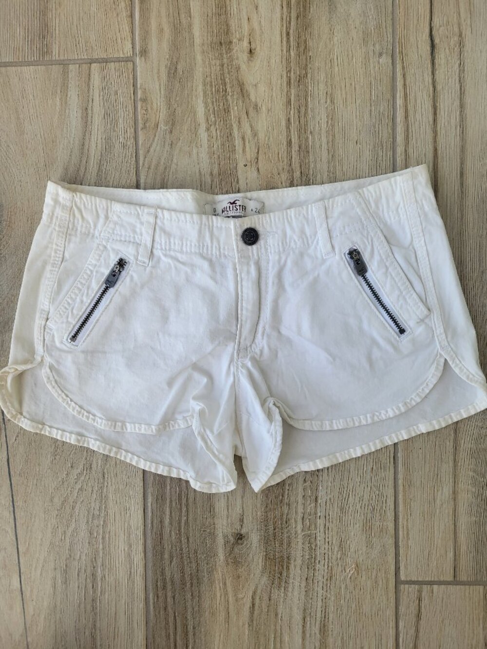 Hollister White Low-Rise Utility Mini Shorts - Size 0 / W24